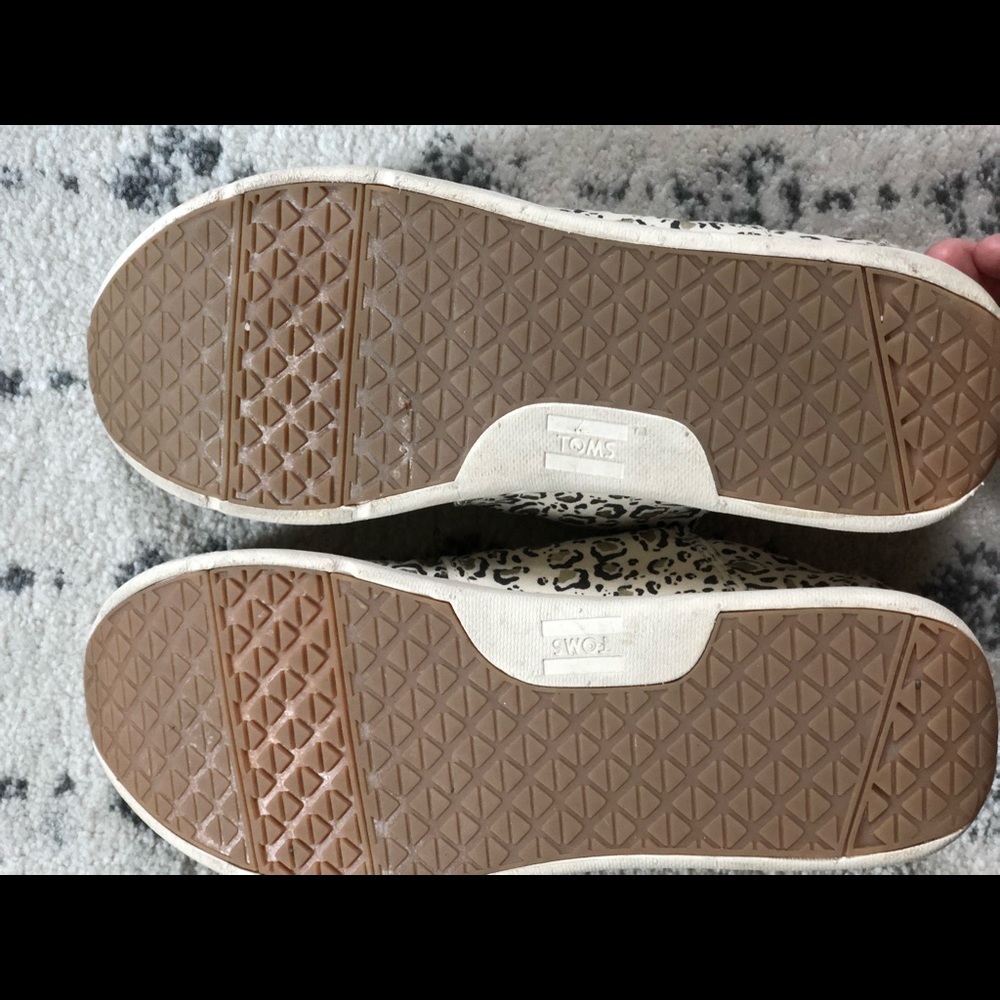 👑TOMS Cheetah print sneakers - Picture 3 of 4